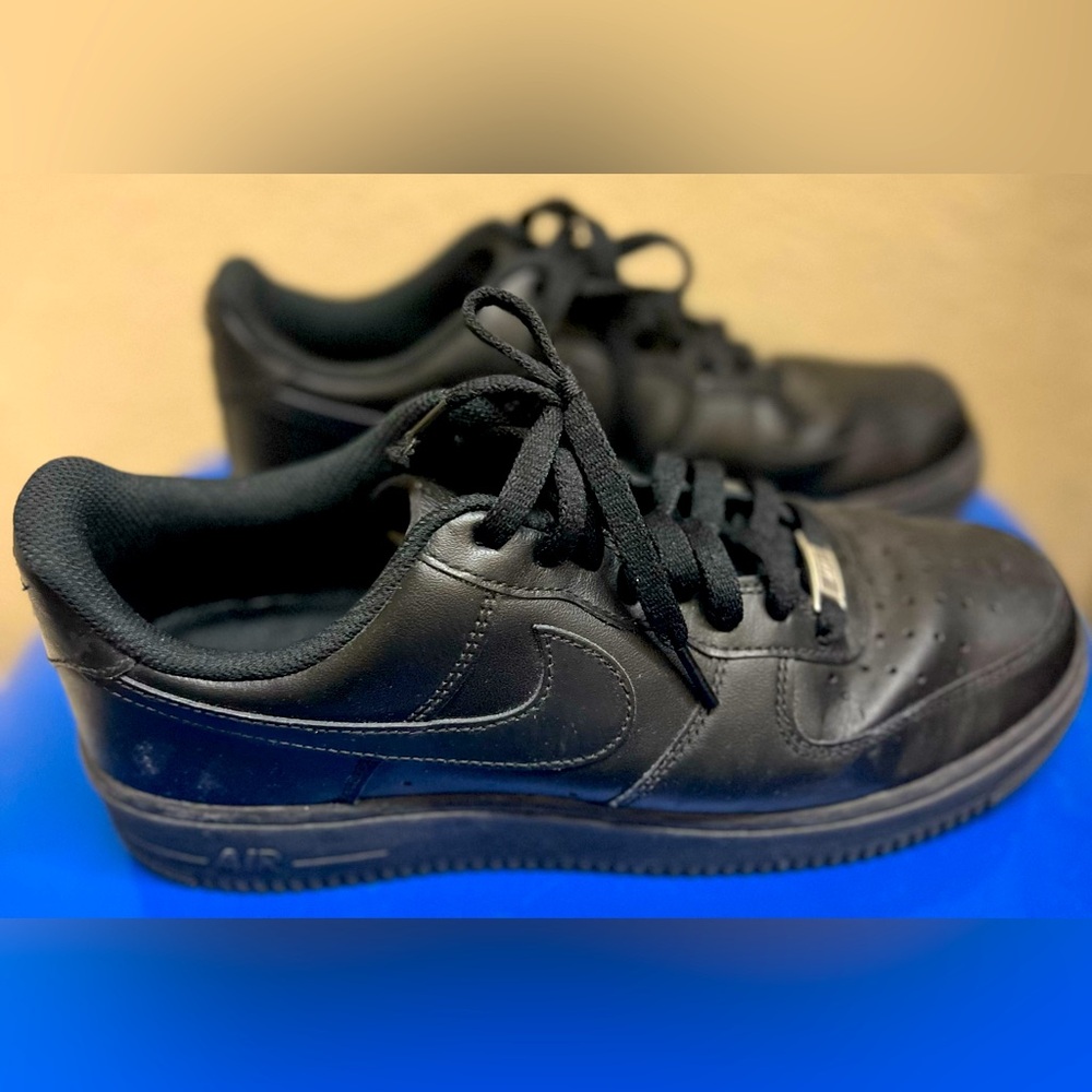 Pre Owned Men’s Nike Air Force 1 in good cond size 10